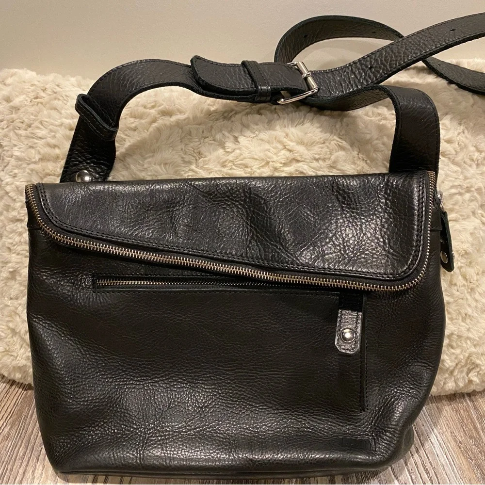 Lumi Leather Theodore Messenger Bag - Picture 2 of 5
